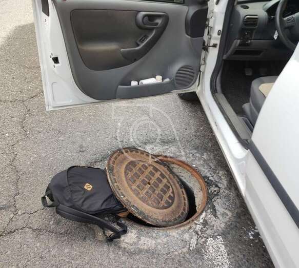 Tapa de la red de saneamiento en la que ocurrió el accidente/TA.